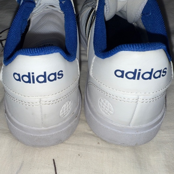 Adidas Boys White Sneakers with Blue and Black Accents - Picture 6 of 7